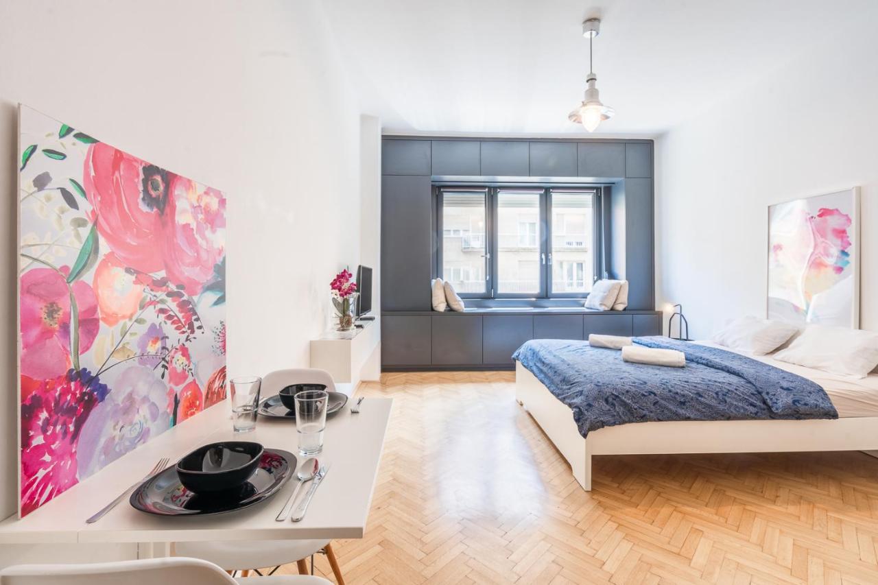 Bright Studio With Parliament View, Free Parking Budapest Eksteriør bilde