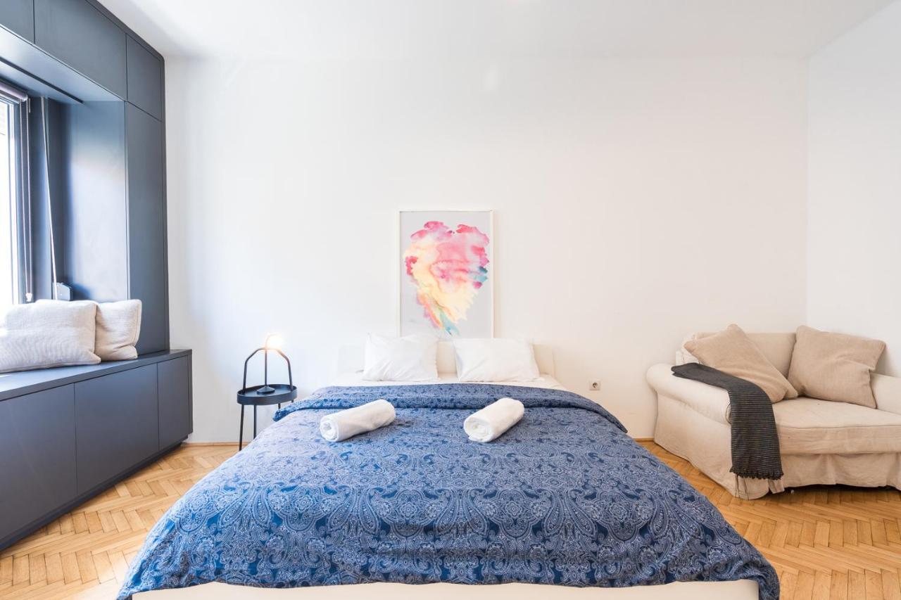 Bright Studio With Parliament View, Free Parking Budapest Eksteriør bilde