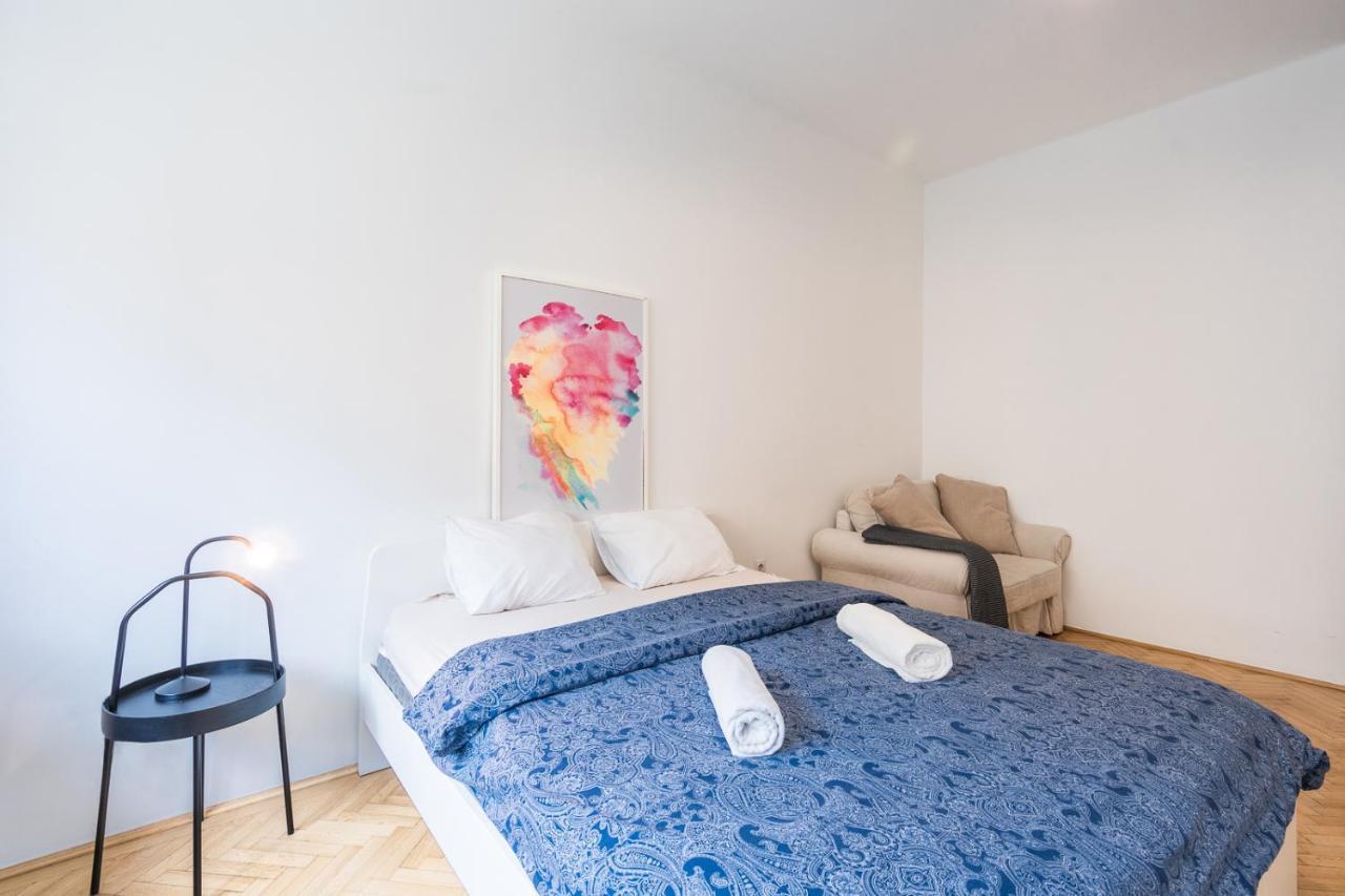 Bright Studio With Parliament View, Free Parking Budapest Eksteriør bilde