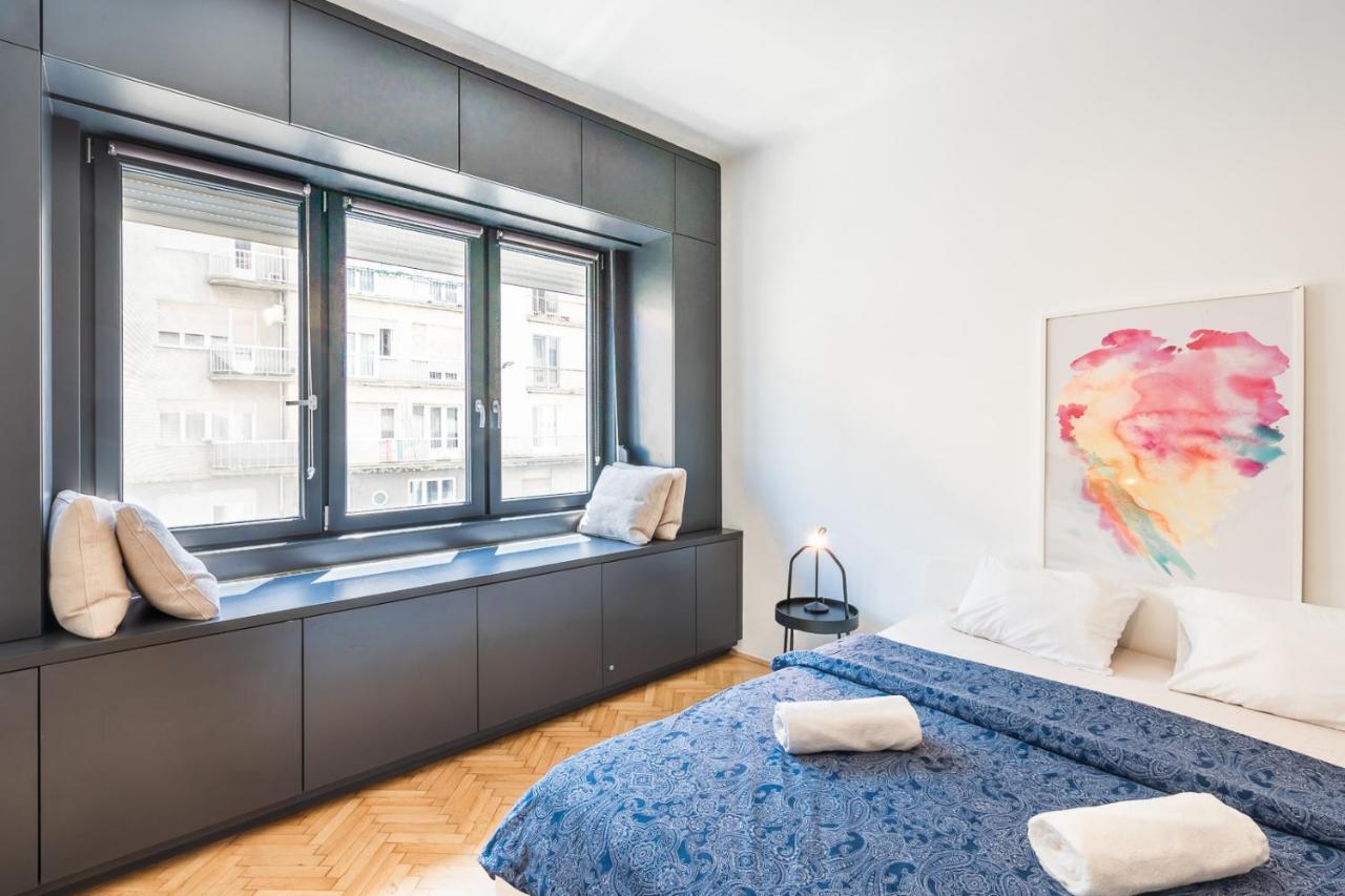 Bright Studio With Parliament View, Free Parking Budapest Eksteriør bilde